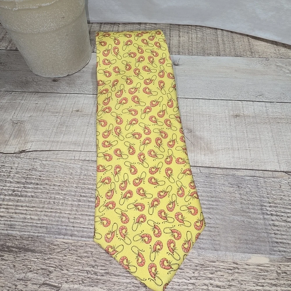 PETER BLAIR YELLOW SILK TIE PINK CRAWFISH PATTERN WHIMSICAL USA MADE